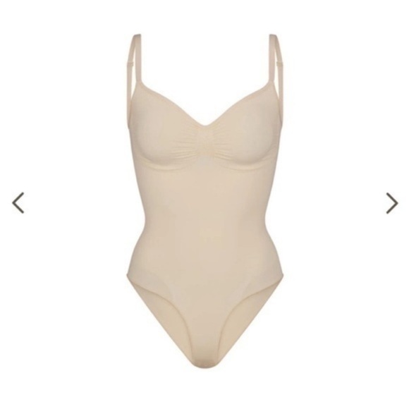 NWOT SKIMS SHAPEWEAR SEAMLESS SCULPT BRIEF BODYSUIT SAND XS - Picture 1 of 4